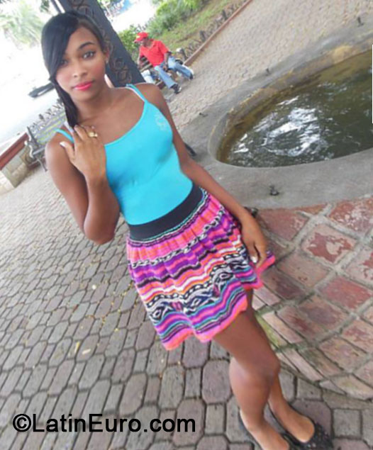 Date this good-looking Dominican Republic girl Vianny from Santiago DO20043