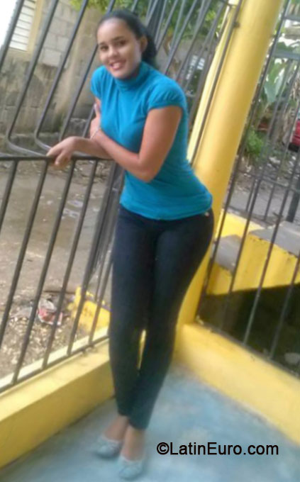 Date this lovely Dominican Republic girl Natalia from Santo Domingo DO20042