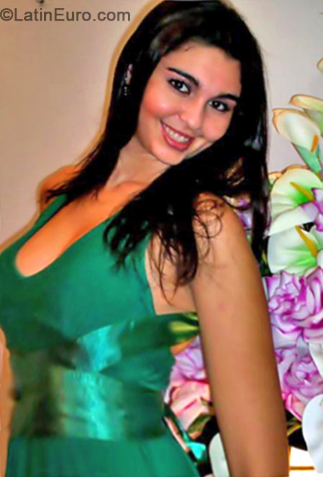 Date this nice looking Brazil girl Carolina from Queimadas BR9021