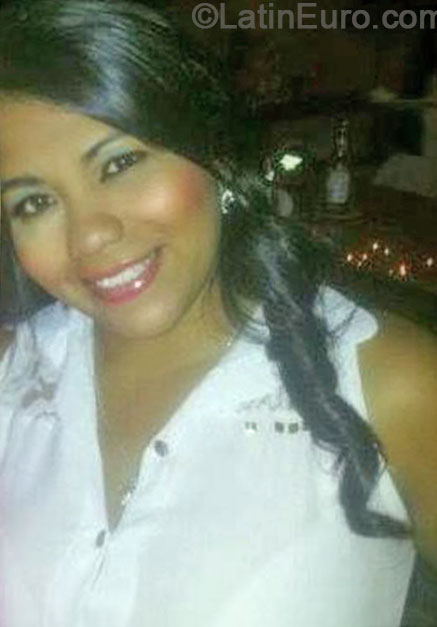 Date this attractive Colombia girl Viviana from Cali CO16201