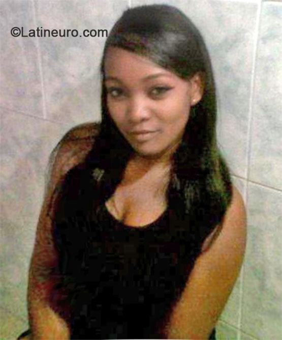Date this young Colombia girl Mayerling from Cali CO16215