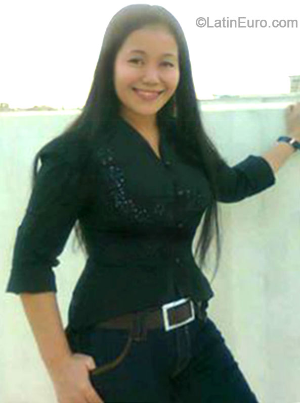 Date this beautiful Philippines girl Sheryle from Manila PH704