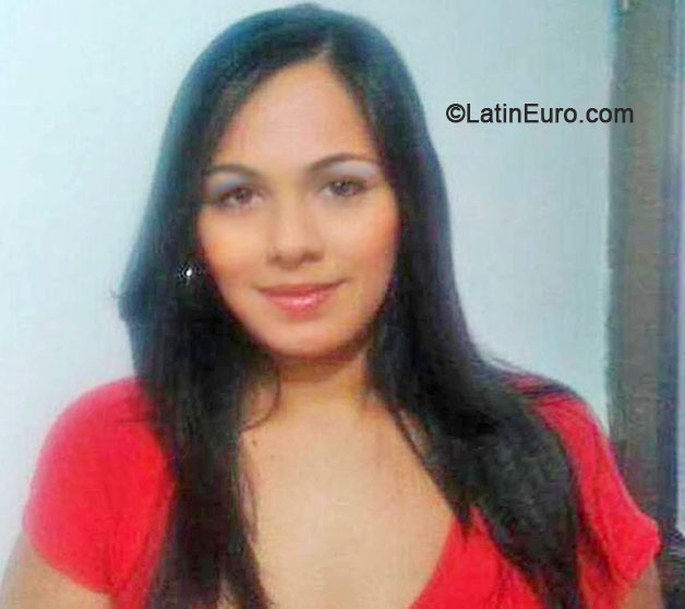 Date this happy Colombia girl Raiza from Cartagena CO16268