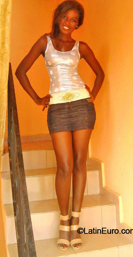 Date this lovely Cameroon girl Makky from Douala CM205