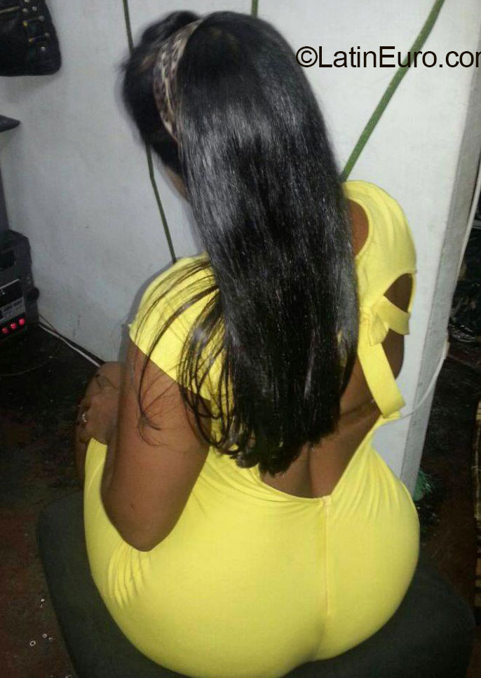 Date this funny Dominican Republic girl Saura from Santo Domingo DO20372