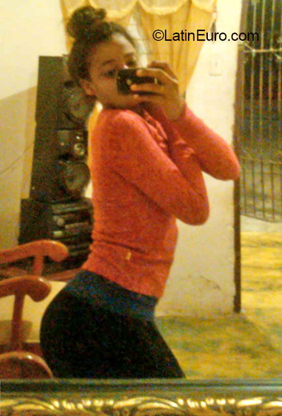 Date this sensual Dominican Republic girl Camil from Boca Chica DO20383