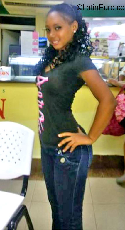 Date this tall Dominican Republic girl Wilma from Santo Domingo DO20425