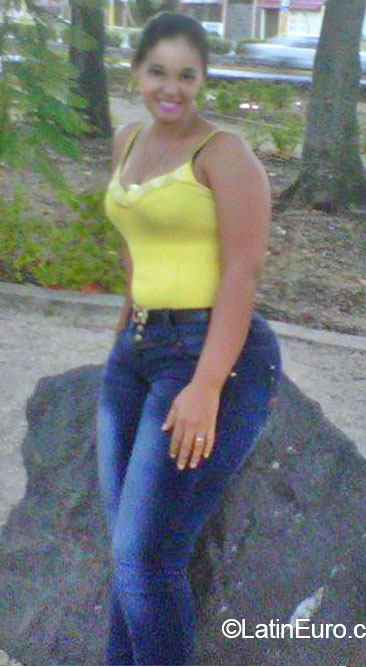 Date this sultry Dominican Republic girl Cesariana from Santo Domingo DO21759