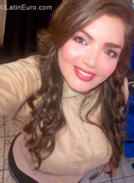 Date this charming Venezuela girl Nayreth from Merida VE333