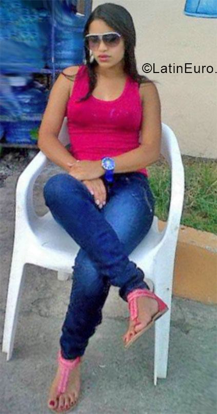 Date this pretty Dominican Republic girl Rafelina from Santo Domingo DO20644