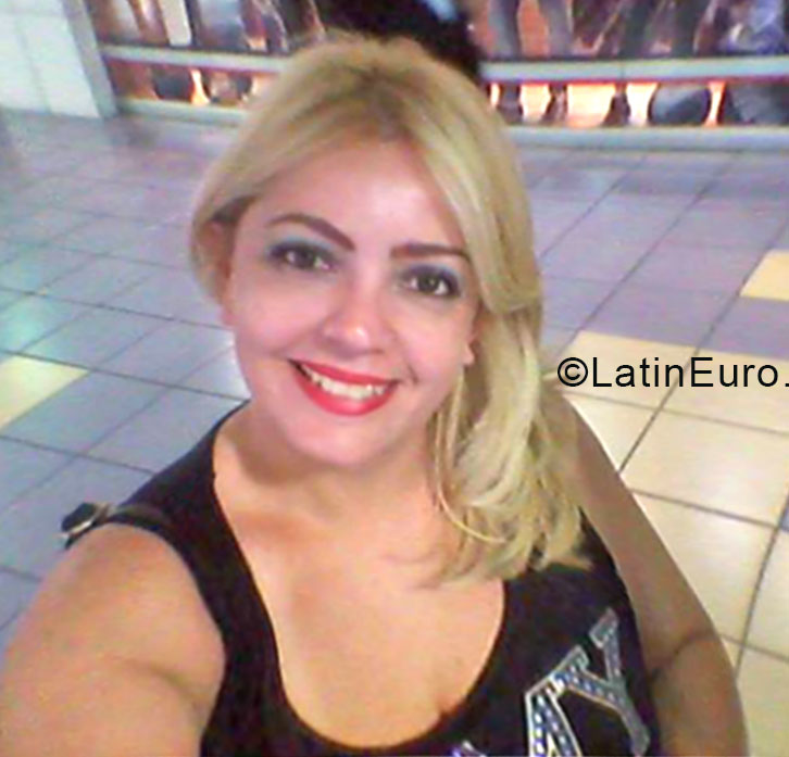 Date this georgeous Venezuela girl Emanuelle from Valencia VE337