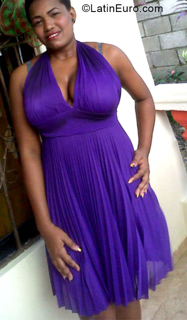 Date this good-looking Dominican Republic girl Roxan from Santiago DO20666