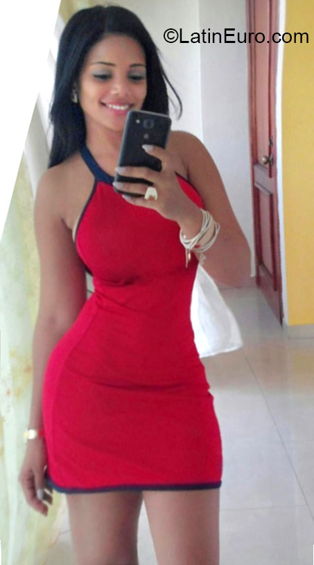 Date this good-looking Dominican Republic girl Perla from Santo Domingo DO20687