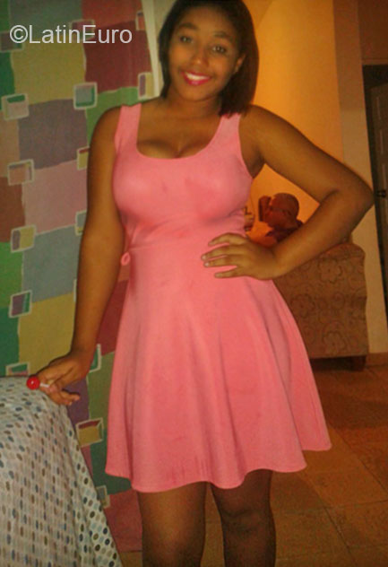 Date this hard body Dominican Republic girl Yulianie from Samana DO20713
