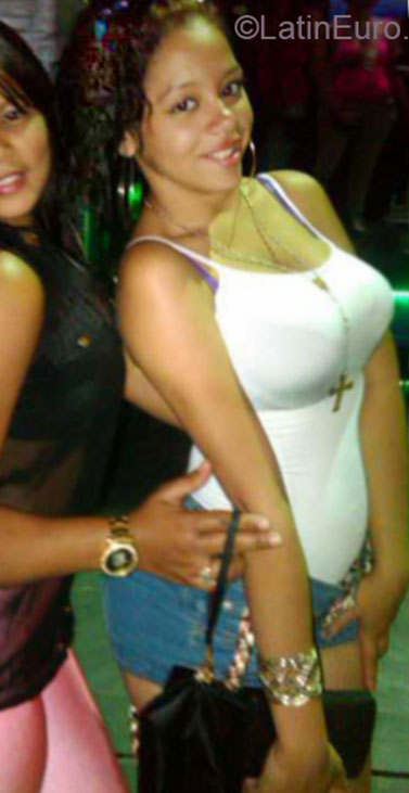 Date this beautiful Dominican Republic girl Amarfy from Bonao DO20726