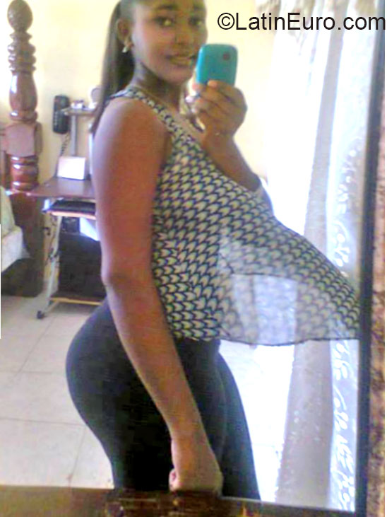 Date this funny Dominican Republic girl Estefany from Santiago DO20734