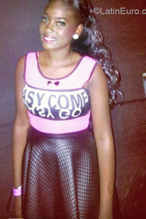 Date this foxy Jamaica girl Ashera from Kingston JM1901