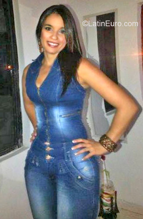 Date this exotic Colombia girl Jennyfer from Cali CO16621