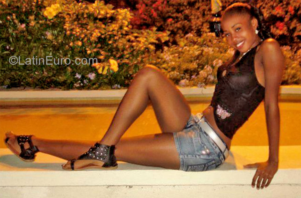 Date this happy Jamaica girl Simeikia from Kingston JM1904