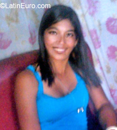 Date this young Venezuela girl Carolina from Caracas VE359