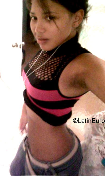 Date this stunning Dominican Republic girl Yilda from Santiago DO20893