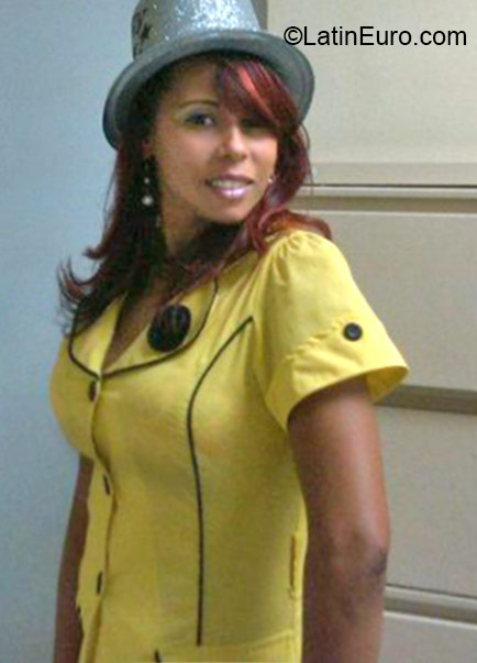Date this good-looking Dominican Republic girl Julisa from Santo Domingo DO20927