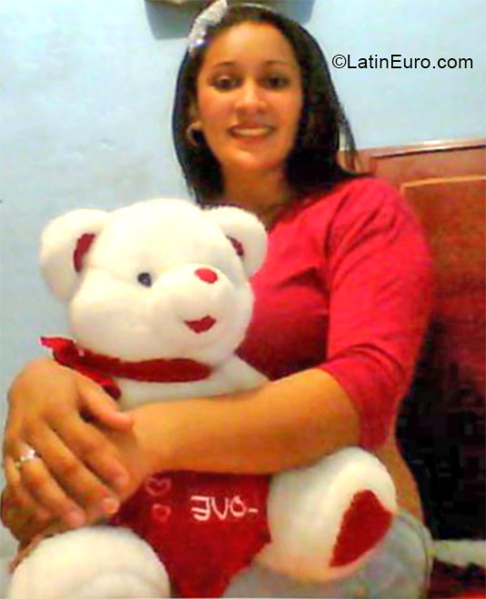 Date this cute Colombia girl Yuli from Barranquilla CO16745
