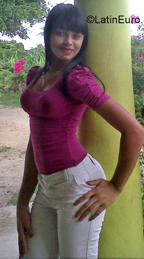 Date this exotic Dominican Republic girl Pamela from Santo Domingo DO20985