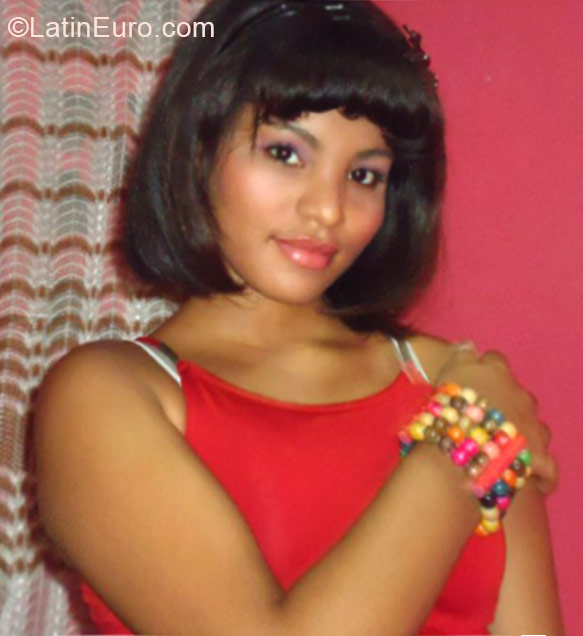 Date this sultry Colombia girl Denise from Cartagena CO16782