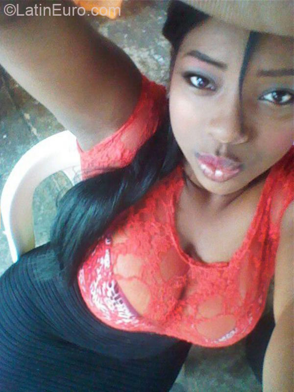 Date this cute Dominican Republic girl Madheline from Santiago De Los Caballeros DO22394