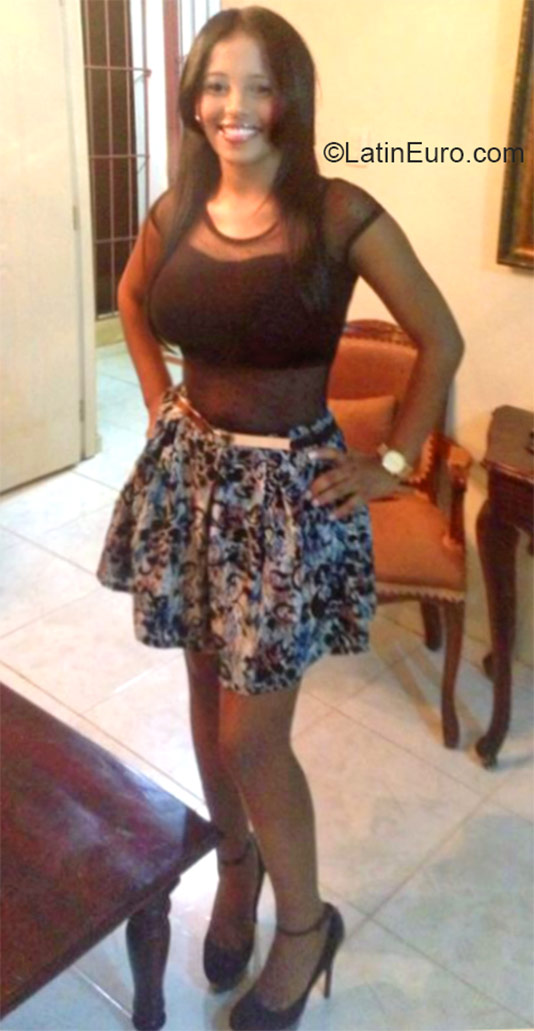 Date this georgeous Dominican Republic girl Nulkil from Santiago DO21089