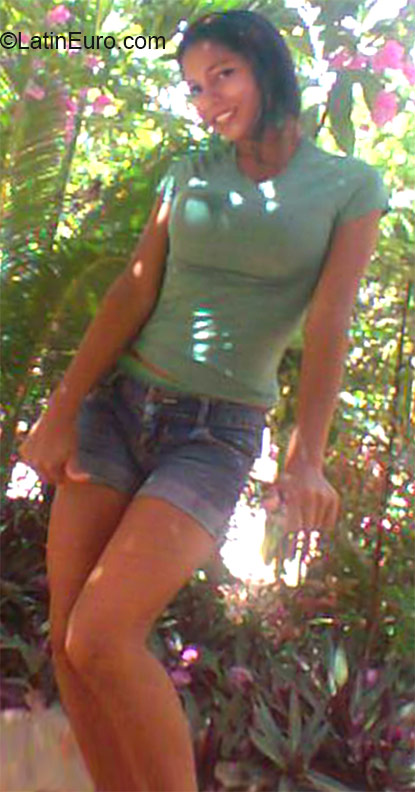 Date this hard body Venezuela girl Naimar from Guayana City VE385