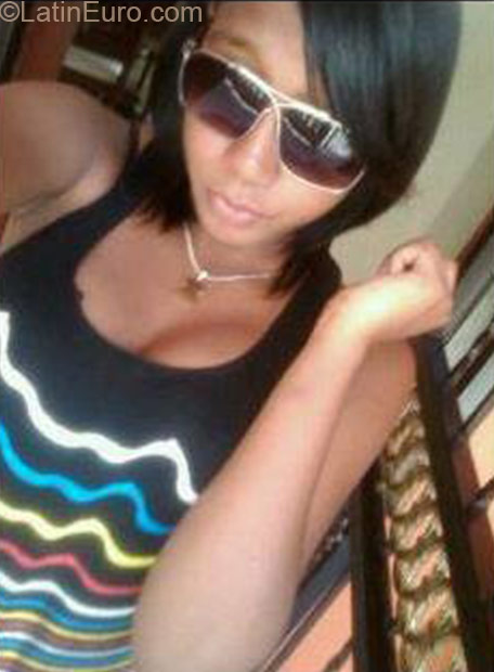 Date this pretty Dominican Republic girl Leidy from Santo Domingo DO21148