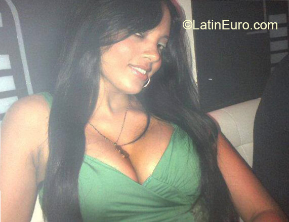 Date this beautiful Dominican Republic girl Yajeira from Santo Domingo DO21164