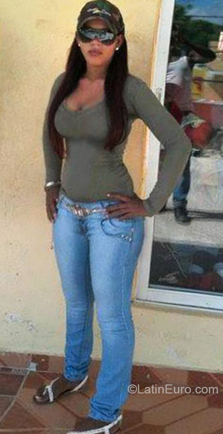 Date this charming Dominican Republic girl Luisana from Santo Domingo DO21204