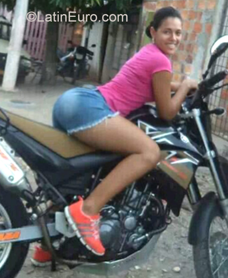 Date this young Colombia girl Paola from Barrancabermeja CO16870