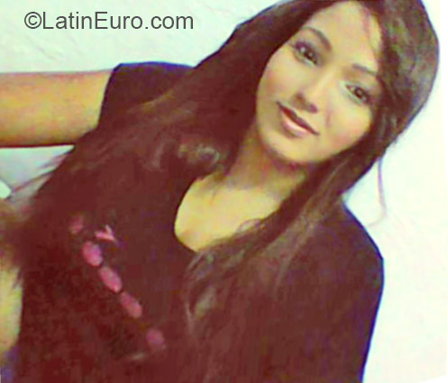 Date this nice looking Colombia girl Monica from Bogota CO17053