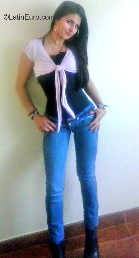 Date this charming Colombia girl Saiyury from Bogota CO16916