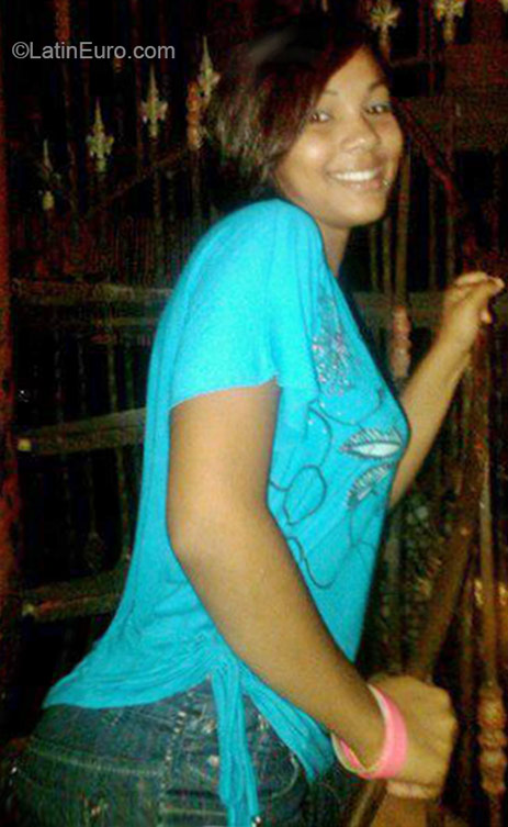 Date this exotic Dominican Republic girl Massiel from Santo Domingo DO21302