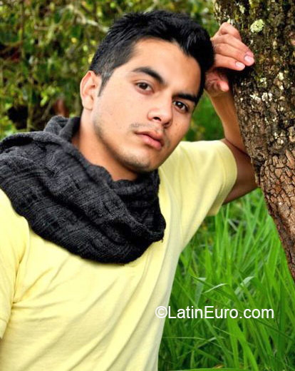 Date this nice looking Colombia man Juan from Medellin CO16935