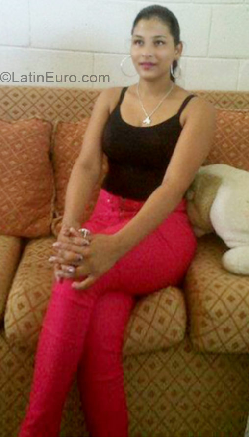 Date this tall Dominican Republic girl Leidy from Monsenor Nouel DO21315