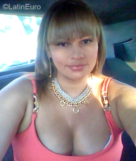 Date this tall Colombia girl Luz Adriana from Cali CO16945