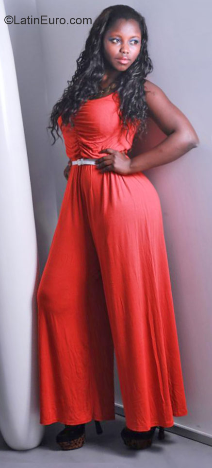 Date this good-looking Angola girl Luisa from Luanda AO78