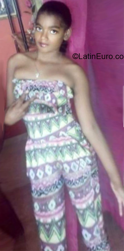 Date this passionate Dominican Republic girl Yusmeiry from La Romana and Santo Domingo DO21349