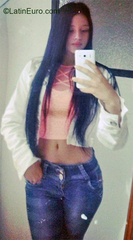 Date this good-looking Colombia girl Sara from Medellin CO16982