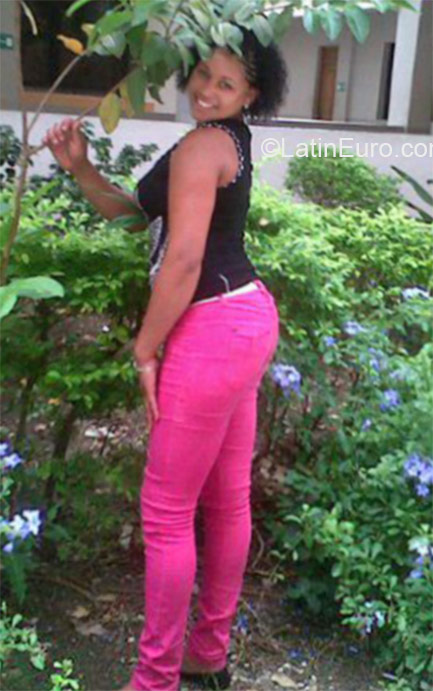 Date this beautiful Dominican Republic girl Rossana from Santo Domingo DO21422