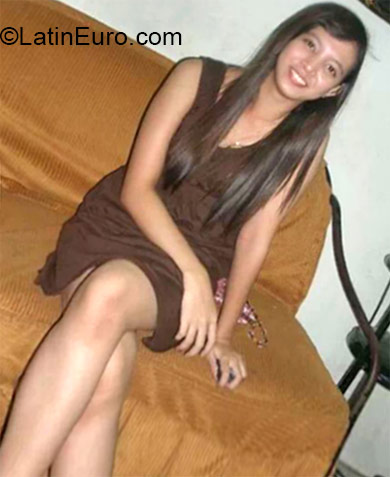 Date this athletic Philippines girl Rose from Manila PH752