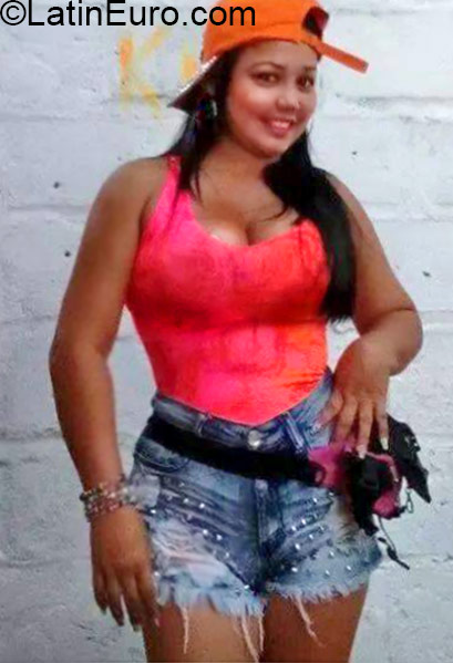 Date this charming Colombia girl Yunaira from Barranquilla CO16997