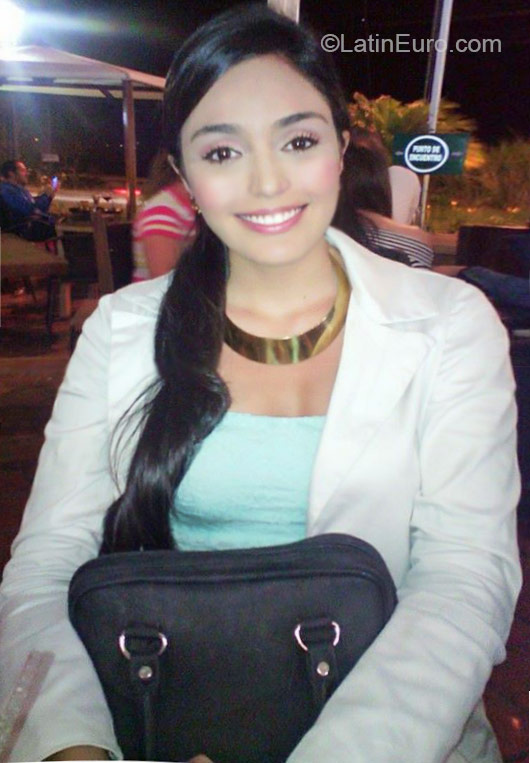 Date this charming Colombia girl Daniela from Armenia CO17005