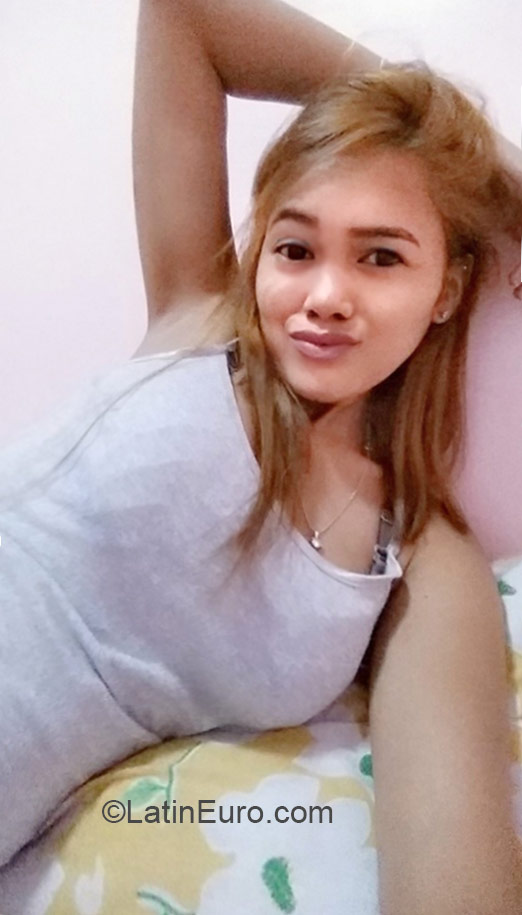 Date this pretty Philippines girl Rose from Bataan PH753